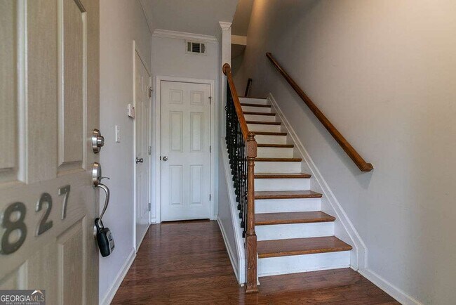 827 Charles Bank Ave SE in Atlanta, GA - Foto de edificio - Building Photo