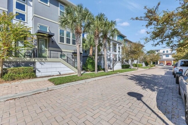 8443 Karrer Ter in Orlando, FL - Foto de edificio - Building Photo