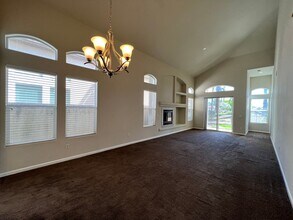 2380 Capri in Chowchilla, CA - Building Photo - Building Photo