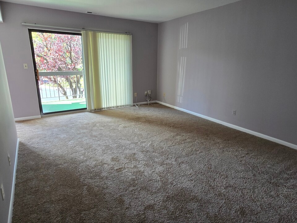 3 Mullingar Ct, Unit 201 in Timonium, MD - Building Photo
