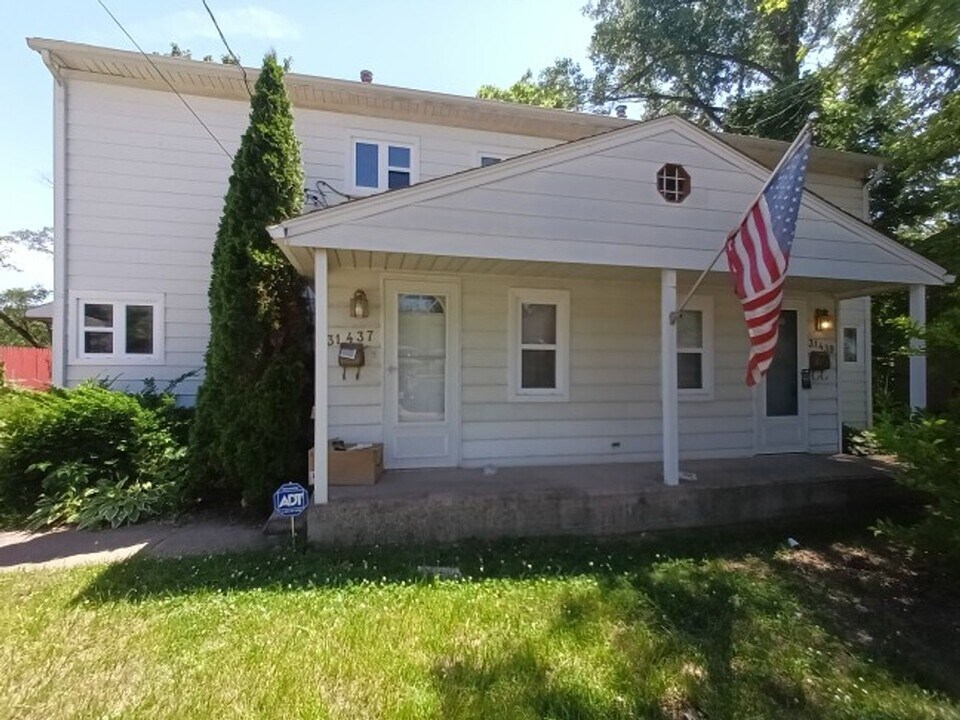 31437 Alcona Ct in Westland, MI - Building Photo