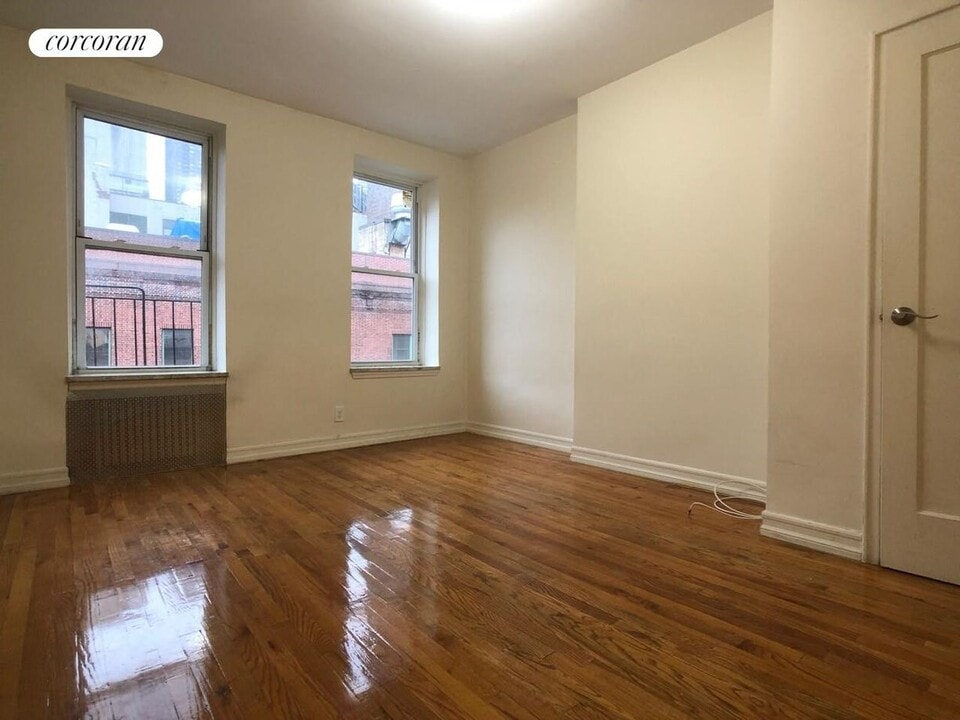 448 W 55th St in New York, NY - Building Photo