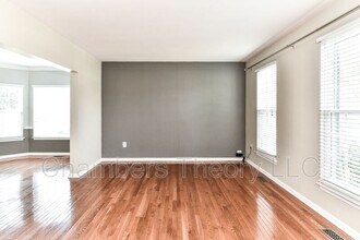 6033 Woodlake Ln in Alexandria, VA - Building Photo - Building Photo