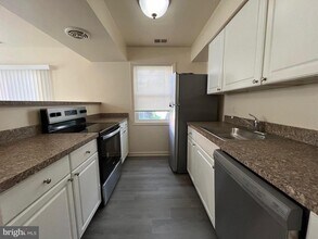 9639 Hagel Cir in Lorton, VA - Foto de edificio - Building Photo