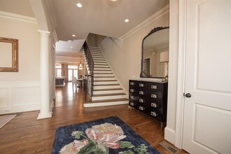 1059 E Paces Ln in Atlanta, GA - Building Photo - Building Photo