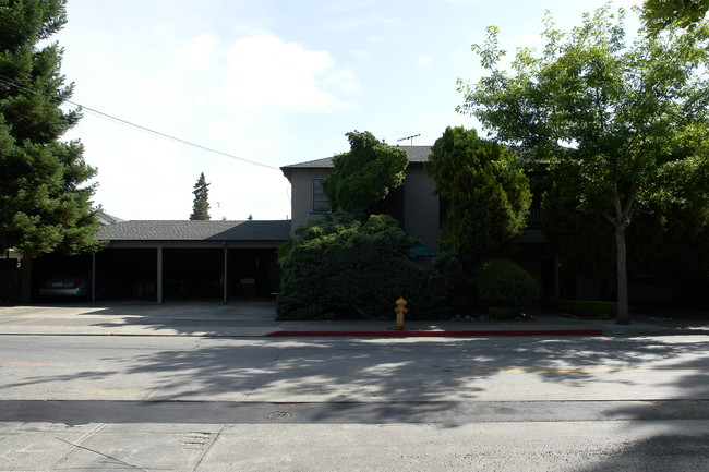 900 University Dr in Menlo Park, CA - Building Photo - Building Photo