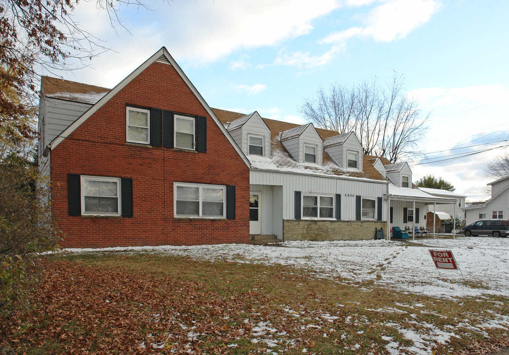 4500 Grand Central Ave in Vienna, WV - Building Photo