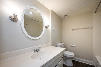 Magnolia Ridge Apartments in Metairie, LA - Building Photo - Interior Photo