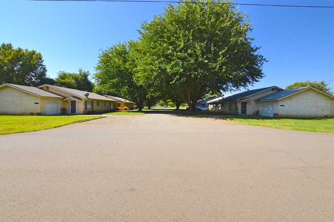 5760 Sunny Ln in Anderson, CA - Building Photo - Building Photo