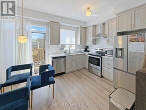 461 Blackburn Dr in Brantford, ON - Building Photo - Building Photo