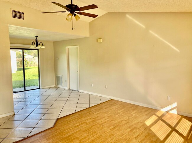 499 Brickell St SE in Palm Bay, FL - Building Photo - Building Photo