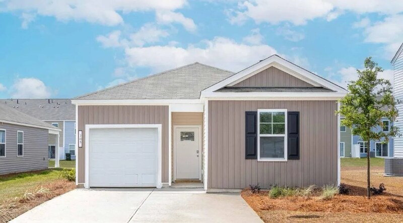 205 Wild Strawberry Ln in Moncks Corner, SC - Building Photo