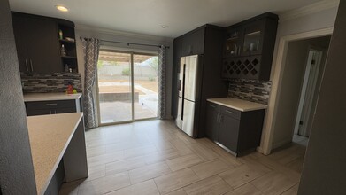 8722 Amboy Ave, Unit 1462 in Los Angeles, CA - Building Photo - Building Photo