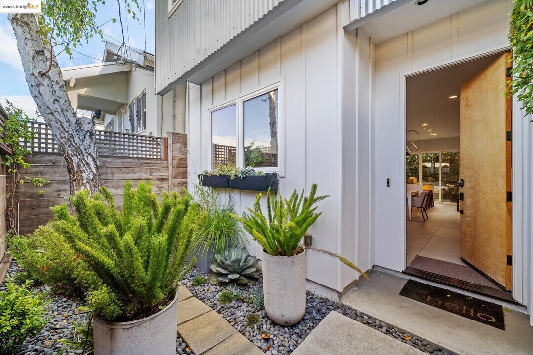 1606 Willow St in Oakland, CA - Building Photo