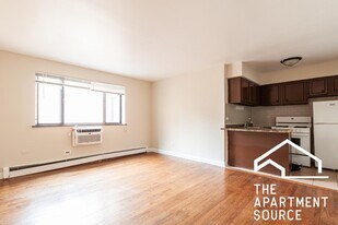 6011 N Winthrop Ave in Chicago, IL - Building Photo