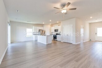 2041 Transatlantic Ave in Charlotte, NC - Foto de edificio - Building Photo