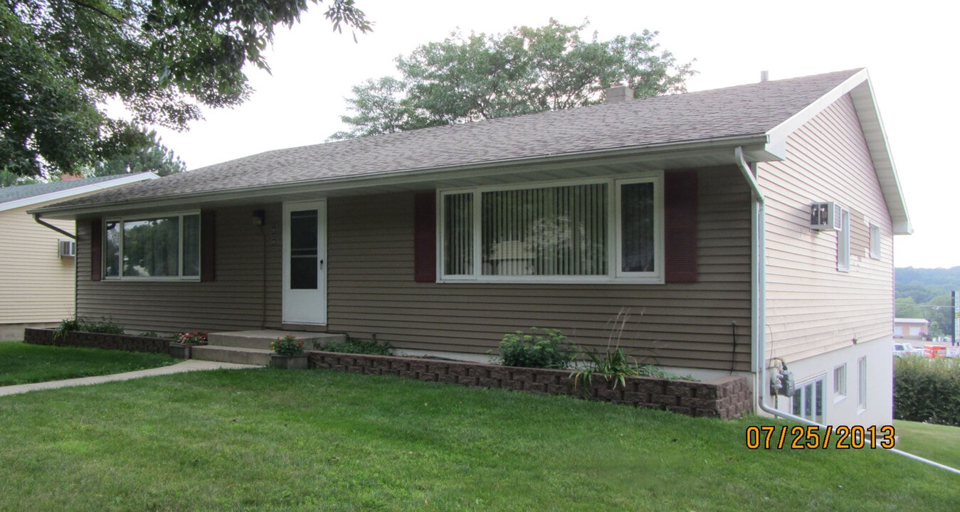 1929 3rd Ave NE, Unit #1 in Rochester, MN - Foto de edificio