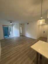 24 NW 31st St, Unit B3 in Miami, FL - Building Photo - Building Photo