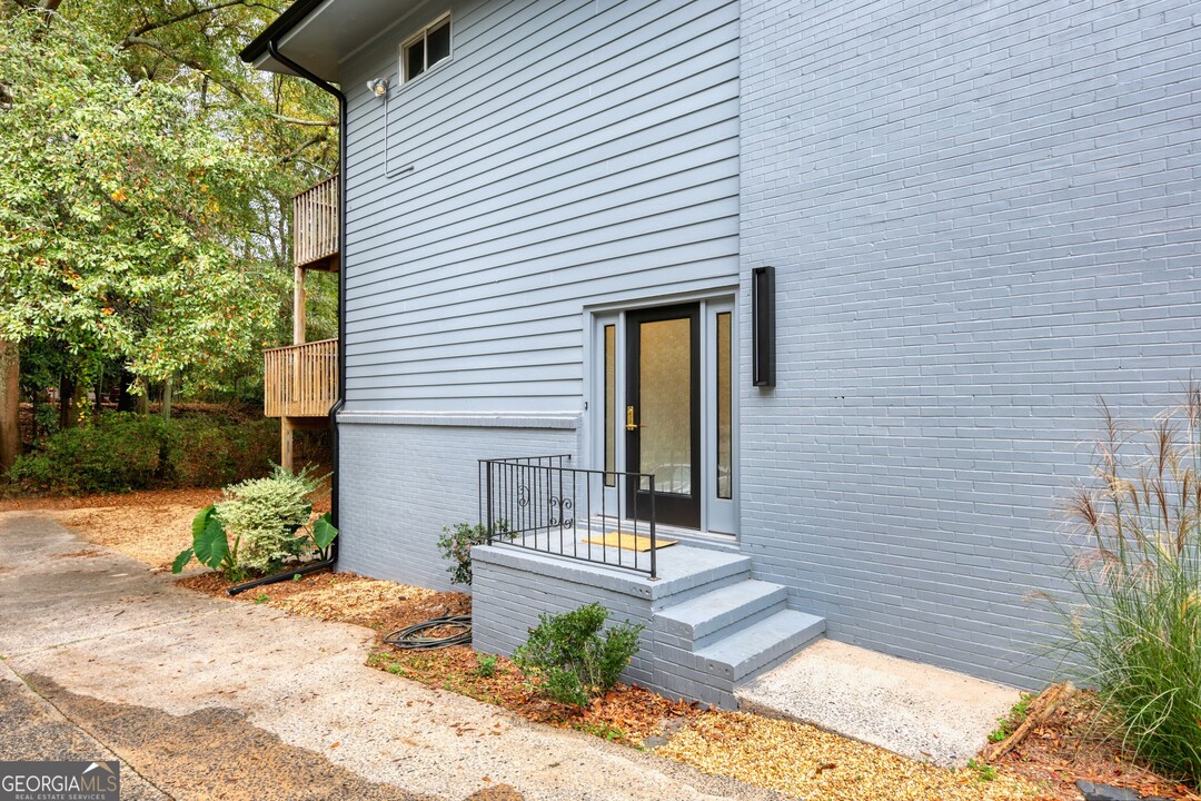 2276 Stephen Long Dr NE in Atlanta, GA - Building Photo