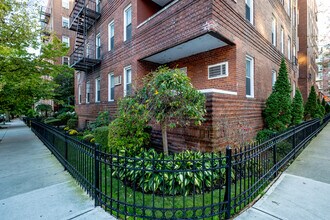 65-36 Wetherole St in Rego Park, NY - Building Photo - Building Photo