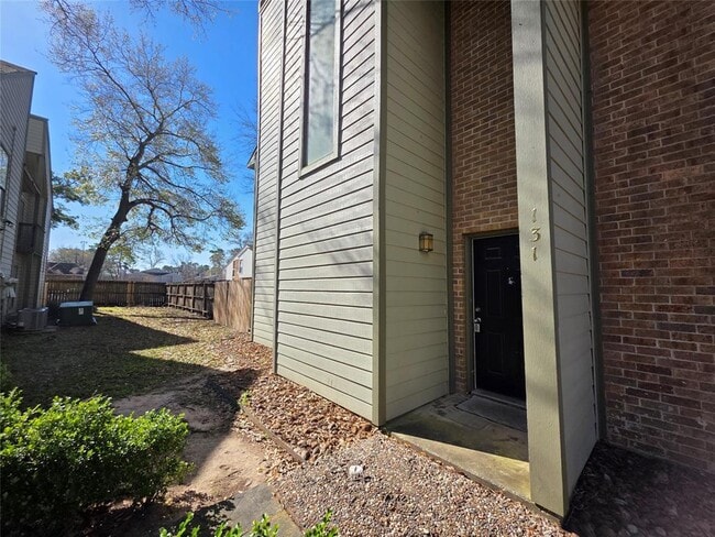 17417 Red Oak Dr