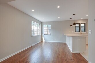 42 S Maywood Rd in Lake Forest, IL - Building Photo - Building Photo