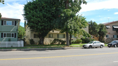 4922 Hazeltine Ave in Sherman Oaks, CA - Building Photo - Building Photo