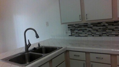 1567 N Pso La Tinaja in Green Valley, AZ - Building Photo - Building Photo