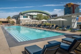 Adeline Luxury Living in Phoenix, AZ - Foto de edificio - Building Photo