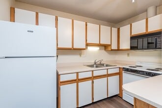 3305 Sunset Ave, Unit 217 in Waukegan, IL - Building Photo - Building Photo