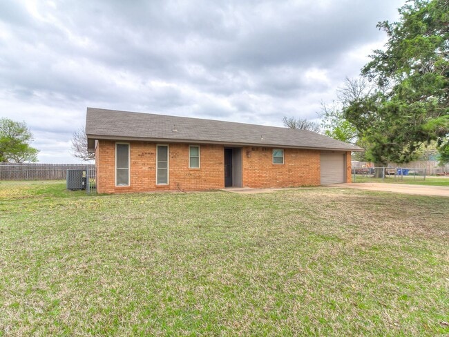 204 3rd St NE in Piedmont, OK - Building Photo - Building Photo