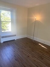 147 N Main St, Unit 2-1 in Doylestown, PA - Foto de edificio - Building Photo