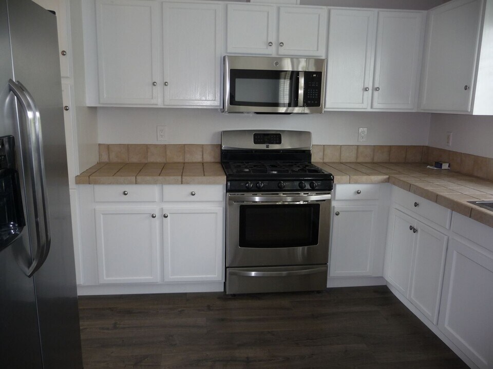 2130 Western Heights Loop NW in Salem, OR - Building Photo