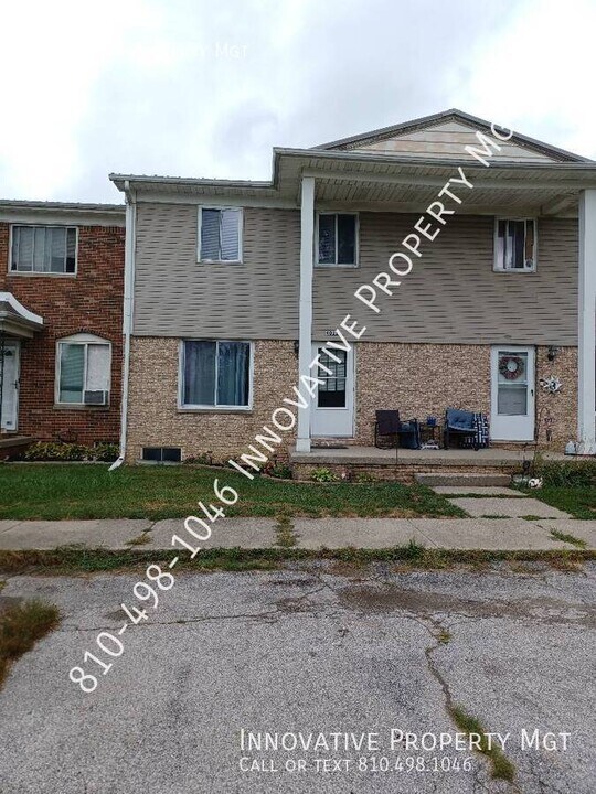 6012 Holiday Gardens Dr in Grand Blanc, MI - Building Photo