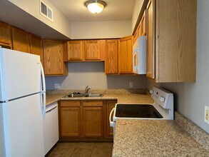 2693 E Oakleaf Dr in Tempe, AZ - Foto de edificio - Building Photo