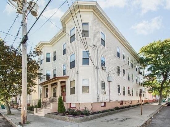 Clean, newly renovated rooming house rooms in Lynn, MA - Building Photo