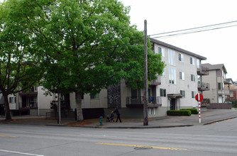 Minty Apts And Gilmar Apartments in Seattle, WA - Foto de edificio - Building Photo