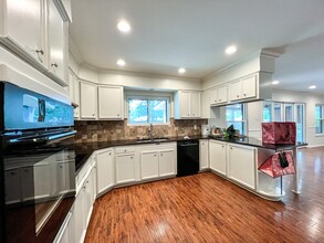 219 Laramie Dr in San Antonio, TX - Building Photo - Building Photo