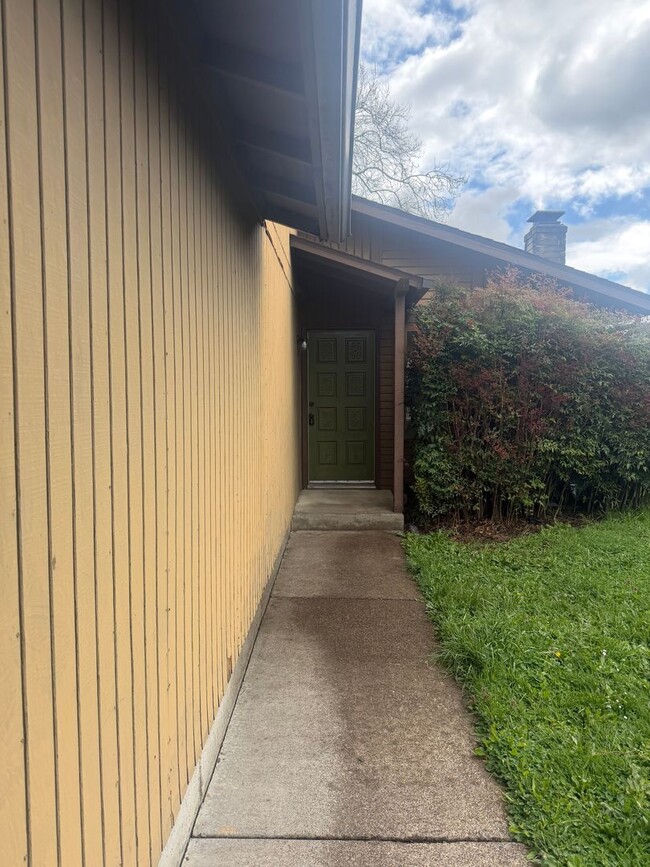 239-241 S 40th Pl in Springfield, OR - Building Photo - Building Photo