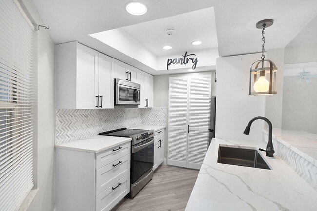 3266 SE Aster Ln in Stuart, FL - Building Photo - Building Photo