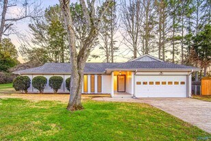 2008 Burlingame Dr SE in Huntsville, AL - Building Photo