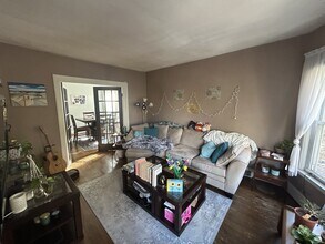 817 Ashland Ave, Unit Upper Unit in Buffalo, NY - Building Photo - Building Photo