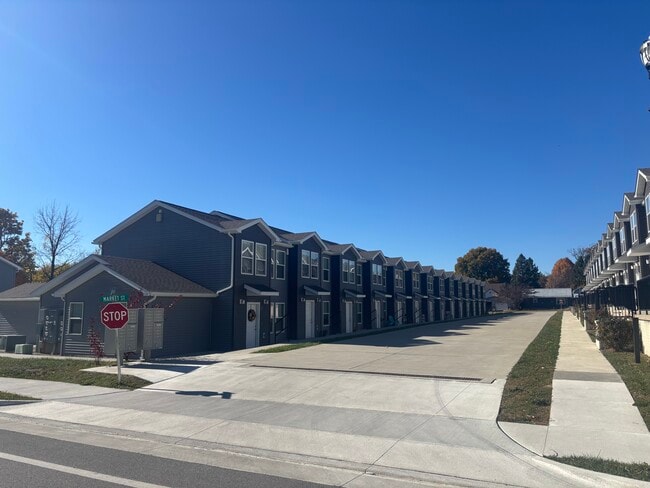 Townhomes on Main in Rockville, IN - Building Photo - Building Photo