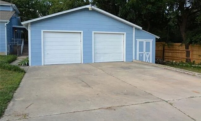 1800 Montrose Dr in River Oaks, TX - Building Photo - Building Photo