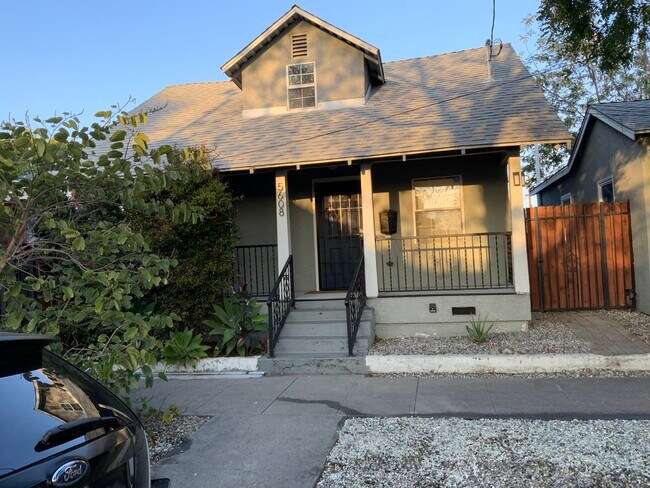 5608 Naomi Ave in Los Angeles, CA - Foto de edificio - Building Photo