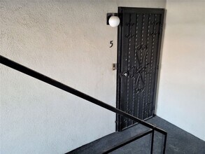 623 S Grevillea Ave in Inglewood, CA - Building Photo - Building Photo