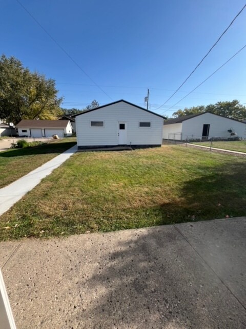 813 S Franklin St in New Ulm, MN - Building Photo