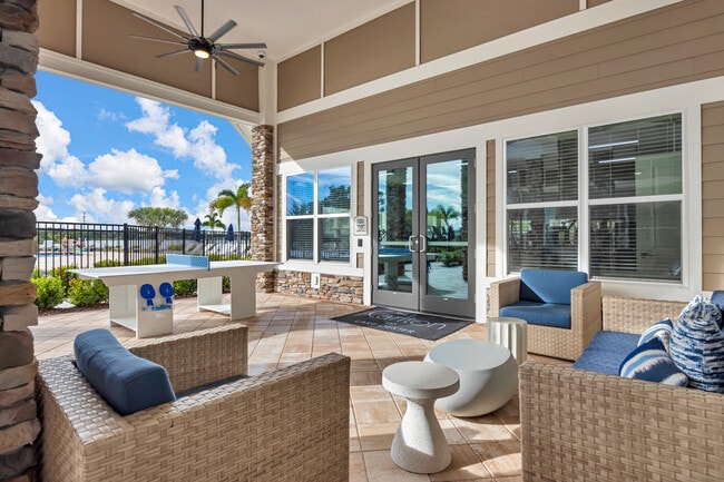 The Carlton at Lake Dexter in Winter Haven, FL - Foto de edificio - Building Photo