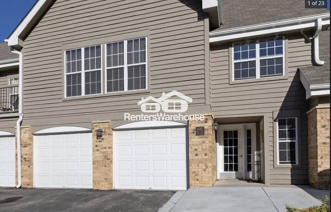 6145 Chasewood Pkwy in Minnetonka, MN - Building Photo