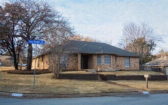 5733 Sage Bloom Dr in Arlington, TX - Building Photo